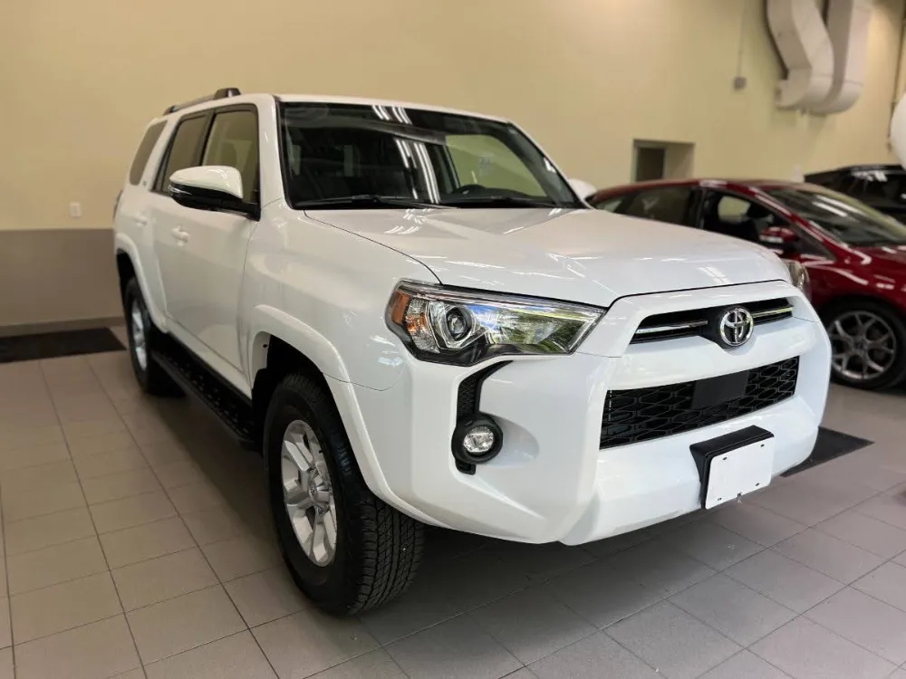 2022 Toyota 4Runner SR5 Super White 2